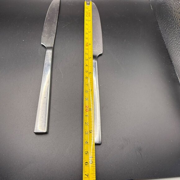 Oneida Chefs Table Stainless Steel Serrated French Solid Knives 9" Set Of 2 - Picture 4 of 4